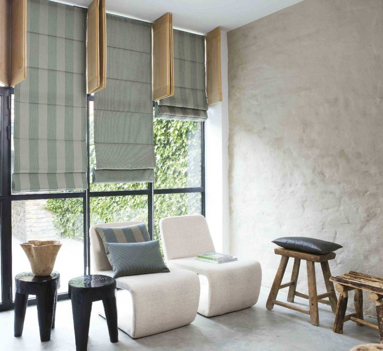 Rèm Roman mang phong cách Nhật Bản, khá phù hợp với các ô cửa sổ nhỏ